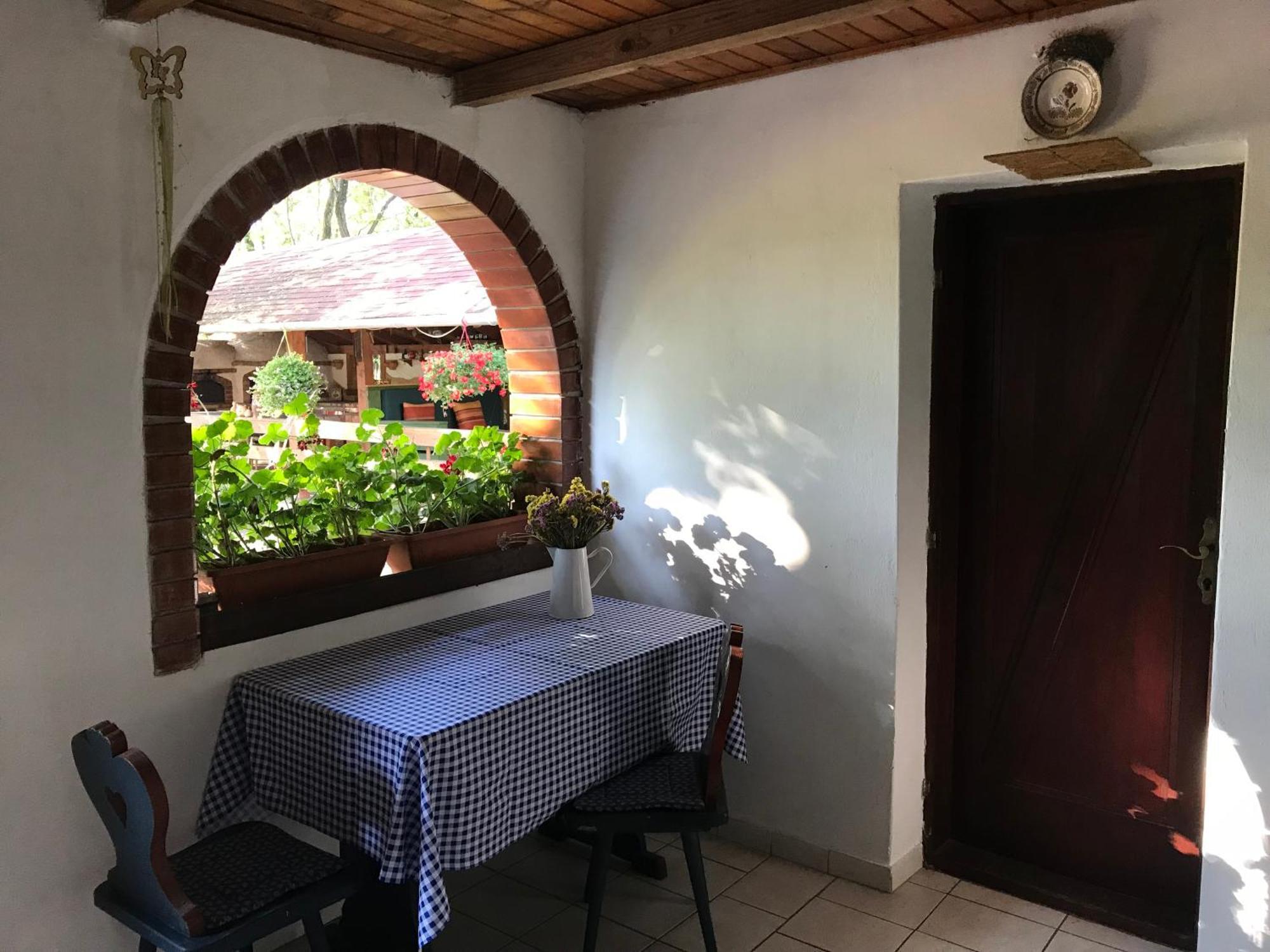 Tornacos Tanya Vendeghaz*** Es Gasztroporta Aparthotel Kiskunmajsa Luaran gambar